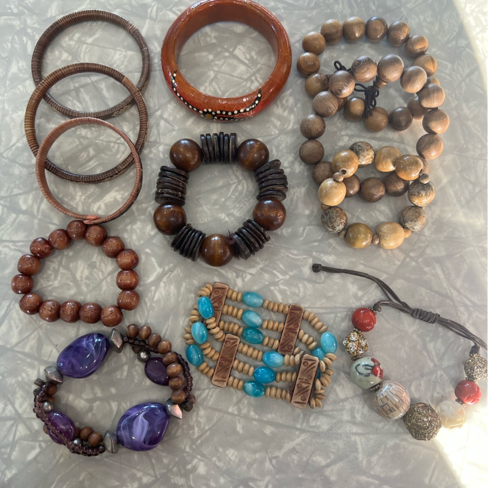 12 Vintage wooden bead/bangle bracelets lot